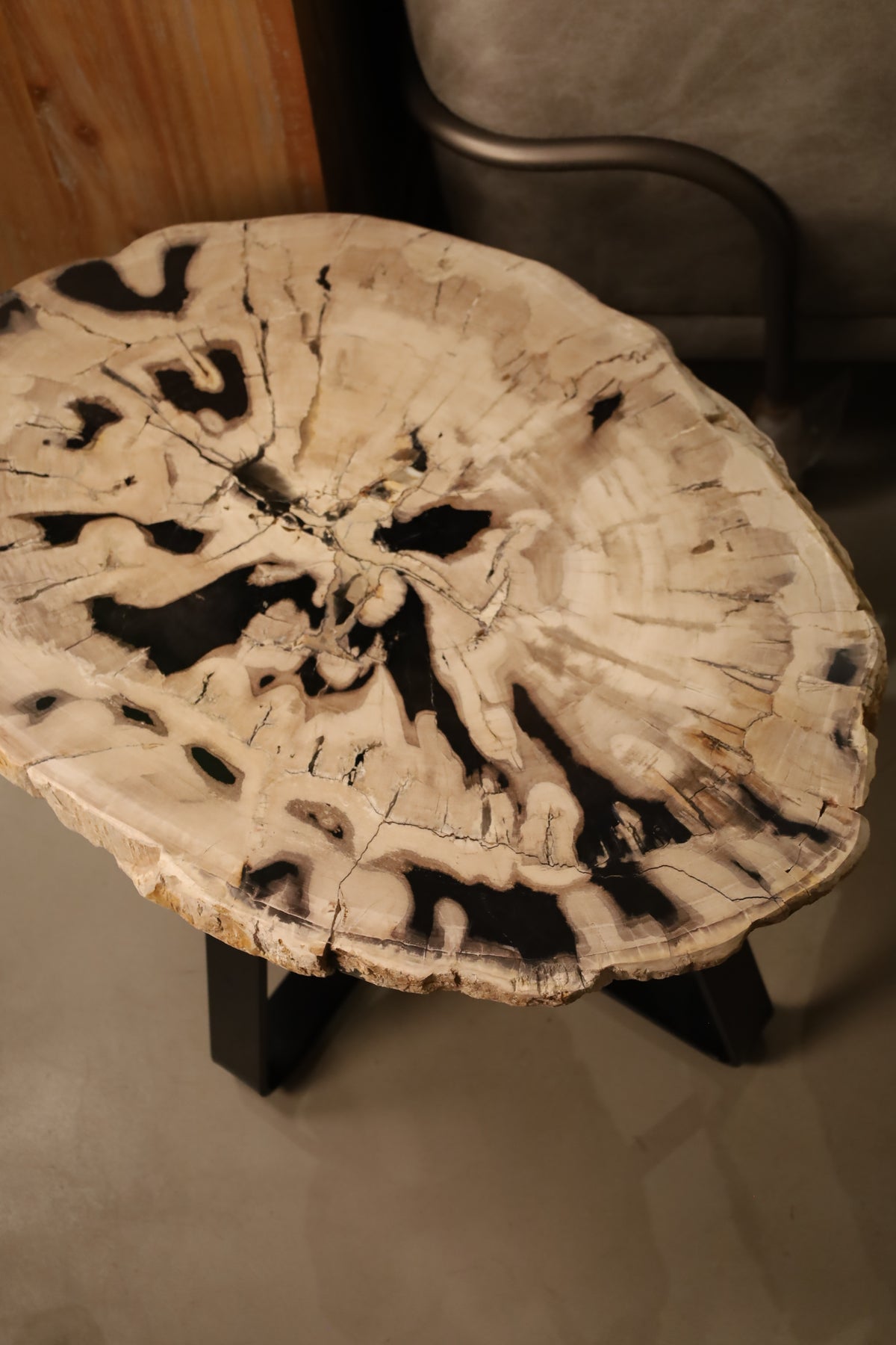 Mesa Lateral de Madera Petrificada